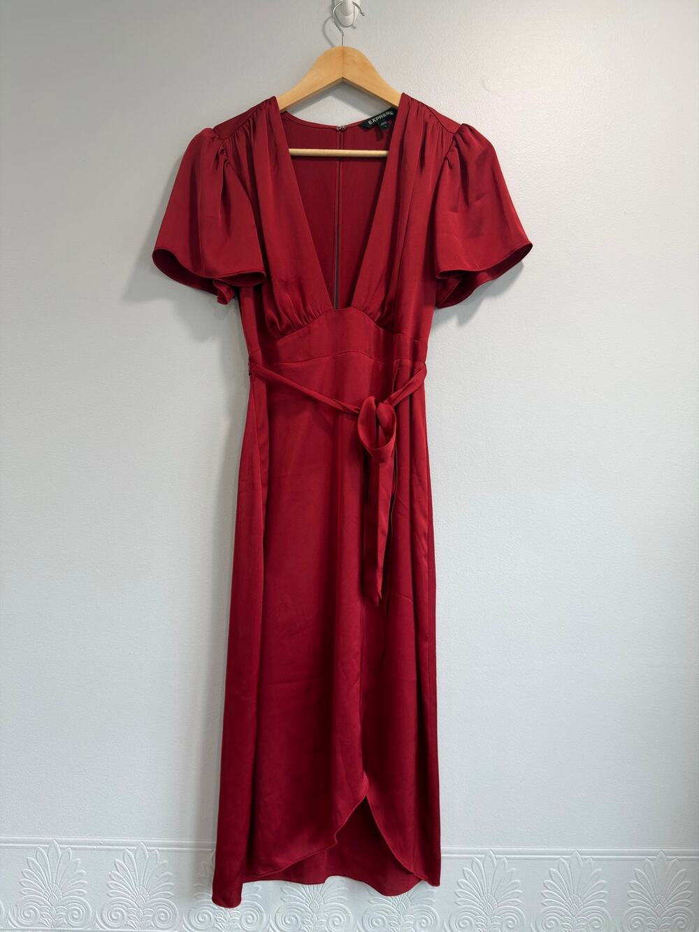 Express Romantic Tulip Wrap Red Sophisticated Elegant Cap Sleeve Midi 4 NWOT